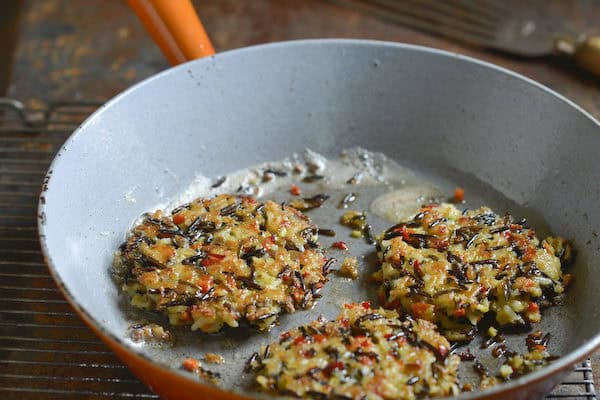 How to make Native American wild rice cakes